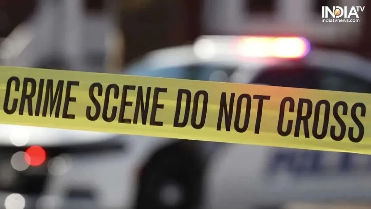 एक ही घर के अंदर मिले दो संदिग्ध शव, युवक-युवती की शिनाख्त में जुटी पुलिस