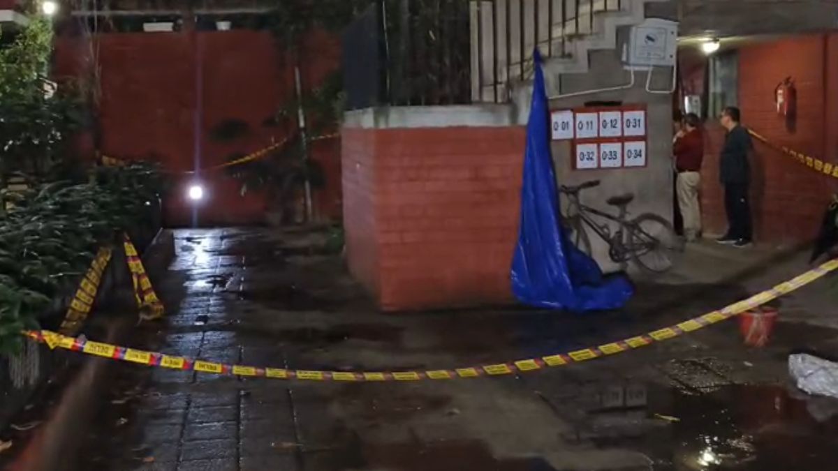 दिल्ली के पॉश इलाके सीआर पार्क में डबल मर्डर, बाप-बेटे की चाकुओं से गोदकर हत्या