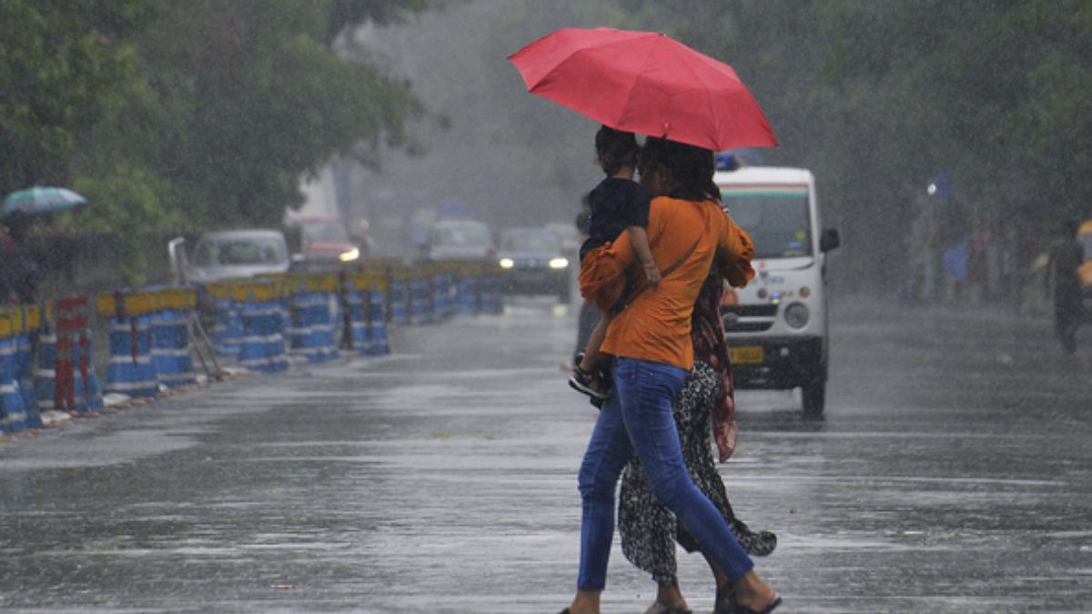 दिल्ली, हरियाणा और UP में भीषण गर्मी से राहत! तेज आंधी के साथ बरसे मेघा, पढ़ें अपने इलाके के मौसम का अपडेट