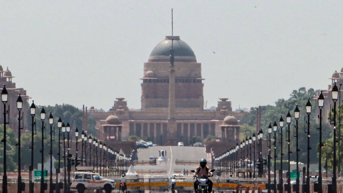 दिल्ली-NCR के आसमान से अब बरसेगी 'आग'! सूरज की तपिश से बढ़ा रात का तापमान; लू के लिए येलो अलर्ट