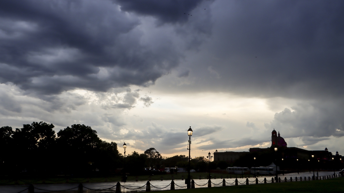 आंधी-तूफान और ओलावृष्टि के साथ नहीं थमने वाली बारिश, 12 से अधिक राज्यों के लिए अलर्ट, अप्रैल में क्यों बिगड़ा मौसम?