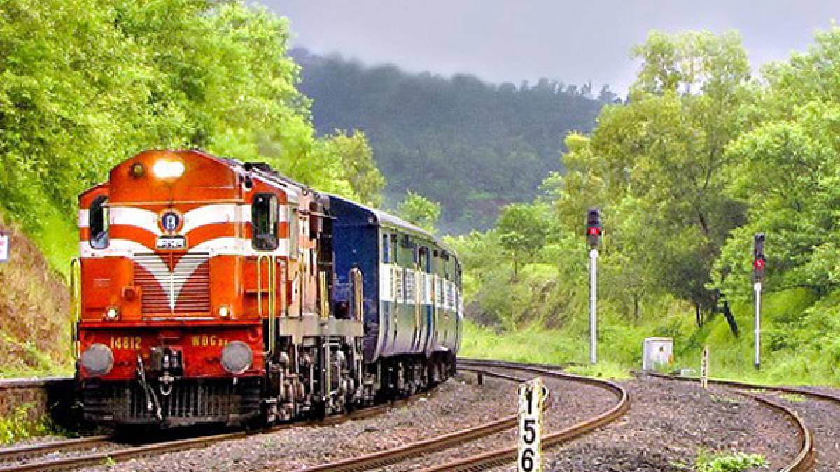 यूपी-बिहार जाने के लिए नहीं मिल रहा कंफर्म टिकट तो टेंशन न लें, रेलवे ने चलाई समर स्पेशल 3 ट्रेनें; पढ़ें डिटेल्स