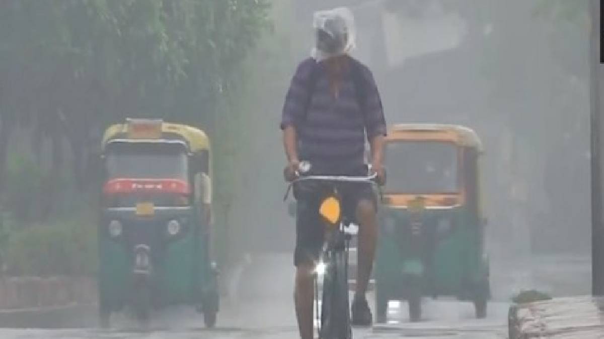 दिल्ली-NCR में गुरुवार को गरज-चमक के साथ बारिश की चेतावनी, 50 किमी की रफ्तार से चलेंगी हवाएं, कब खराब होगा मौसम?