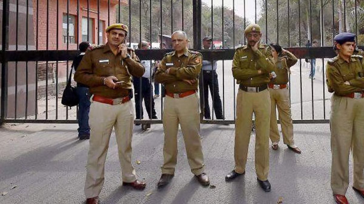 दिल्ली: कमरे से 2 लोगों के शव बरामद होने से हड़कंप, कुछ दिन पहले ही किराए पर रहने आए थे