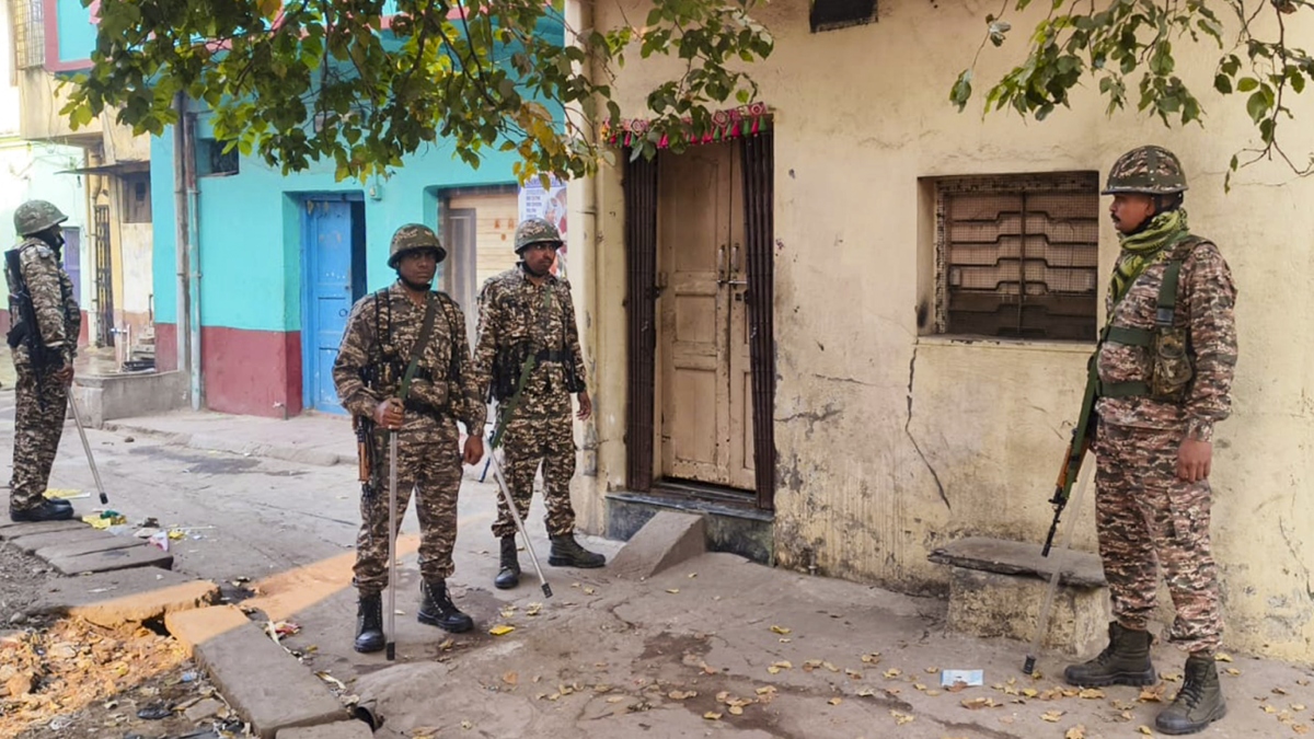 पश्चिम बंगाल में चुनाव से पहले ED का बड़ा एक्शन, भ्रष्टाचार-मनी लॉन्ड्रिंग पर कसा शिकंजा