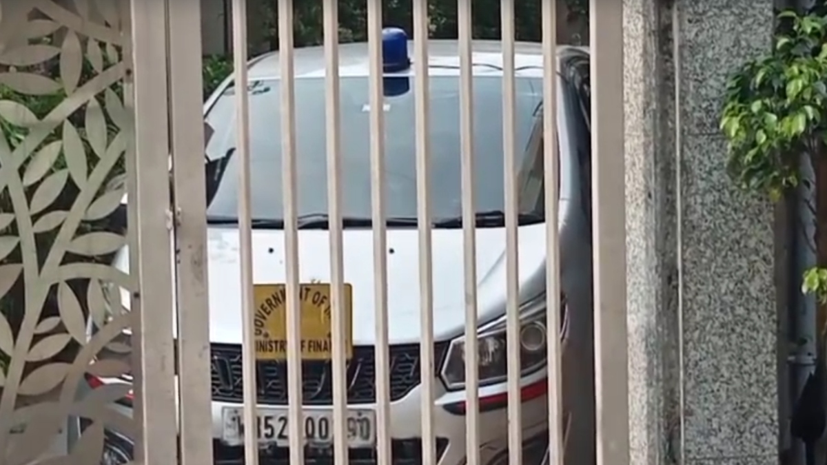 कोलकाता पुलिस के डिप्टी पुलिस कमिश्नर शांतनु सिन्हा के आवास पर ED की छापेमारी, जॉय कामदार के घर पर भी पहुंची है टीम