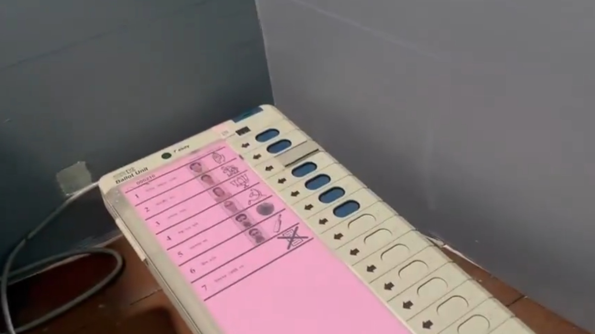'EVM में कमल के सिंबल के सामने वाली बटन को टेप से ढका गया', फलता में बीजेपी नेता अमित मालवीय का बड़ा आरोप