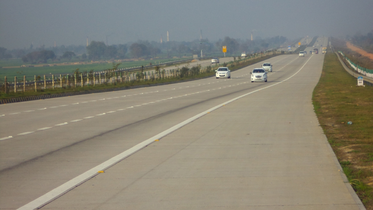 Pune–Bengaluru Expressway साबित होगा गेमचेंजर! 15 घंटे की जगह 7 घंटे में पूरा होगा सफर, इन शहरों की बदलेगी किस्मत