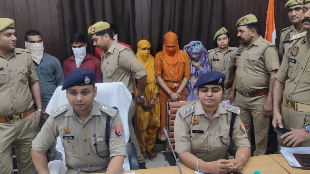शादी के लिए बेताब लड़कों को सुंदर लड़कियों की फोटो दिखाकर ऐंठ लेते थे बड़ी रकम, ऐसे हुआ फर्जी कॉल सेंटर का भंडाफोड़