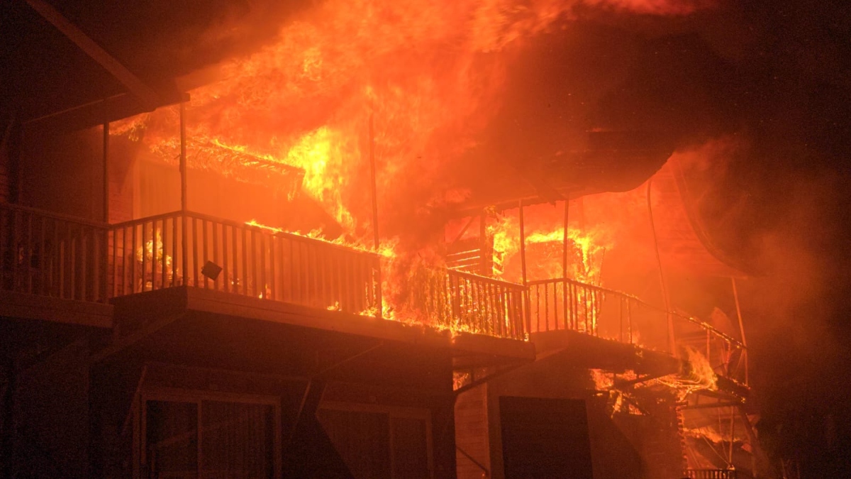 VIDEO: गोवा में अजूबा मंदिर के पास बने लग्ज़री रिजॉर्ट में लगी भीषण आग, करोड़ों की संपत्ति जलकर खाक