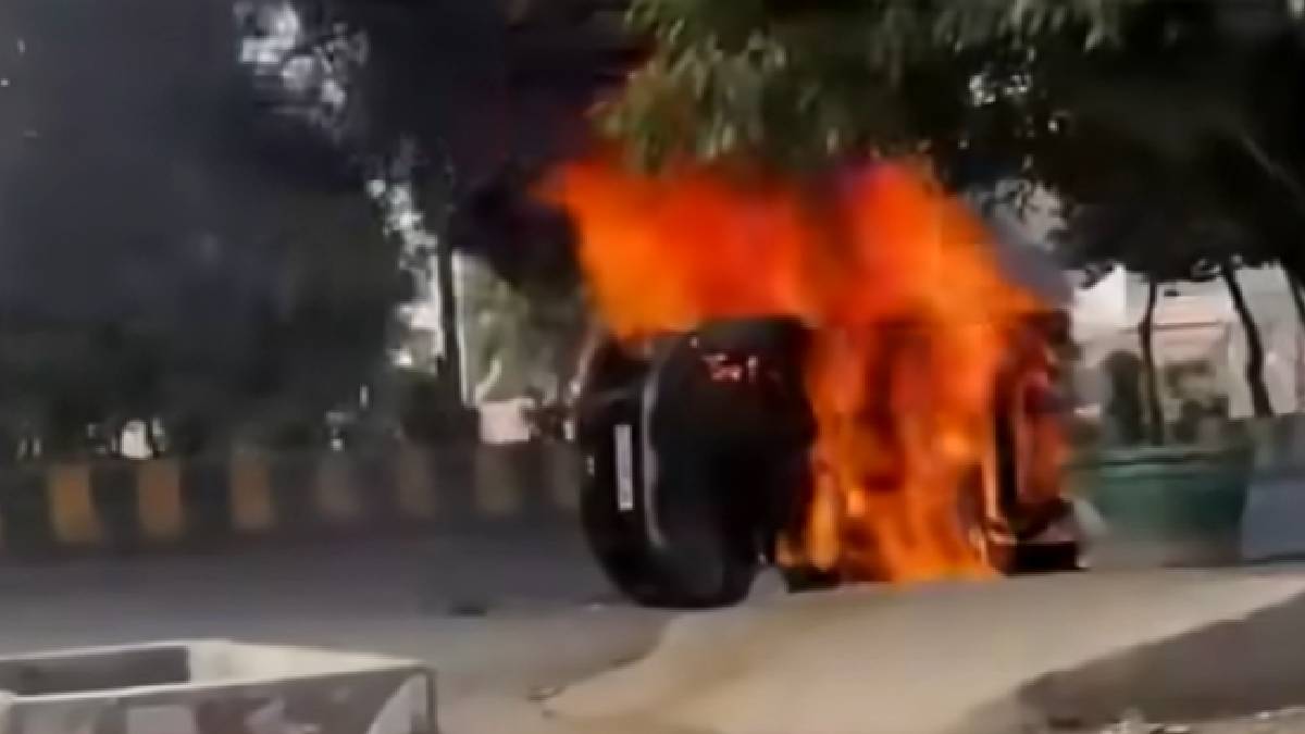 राजस्थान के चूरू में डंपर से टकराने के बाद SUV में लगी आग, 3 लोग जिंदा जले; 5 झुलसे