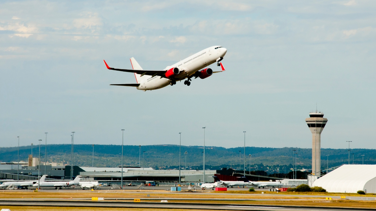 ईरान-US तनाव के बीच तेहरान एयरपोर्ट से फिर शुरू हुई अंतरराष्ट्रीय उड़ानें, दुनिया ने ली राहत की सांस!
