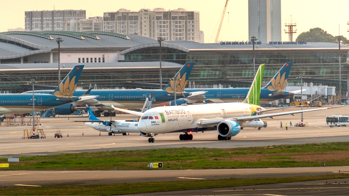 उड़ानों पर महंगाई की मार! जेट फ्यूल बढ़ा तो एयरलाइंस ने काटे कई बड़े रूट, ग्लोबल कनेक्टिविटी पर मंडराया बड़ा खतरा