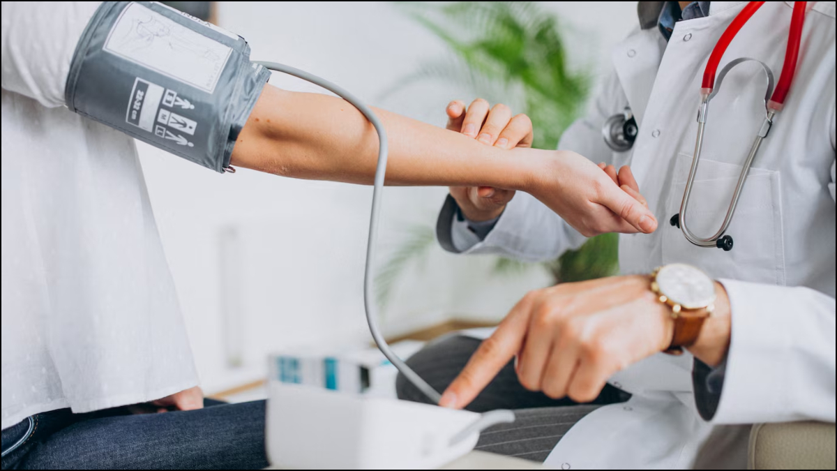 हाई ब्लड प्रेशर में जरूर खाएं विटामिन से भरपूर ये 5 चीजें, बीपी और सेहत में आने लगेगा सुधार