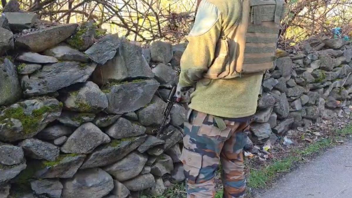 VIDEO: कश्मीर के गांदरबल में जारी मुठभेड़ में 1 आतंकवादी ढेर, तलाशी अभियान हुई तेज