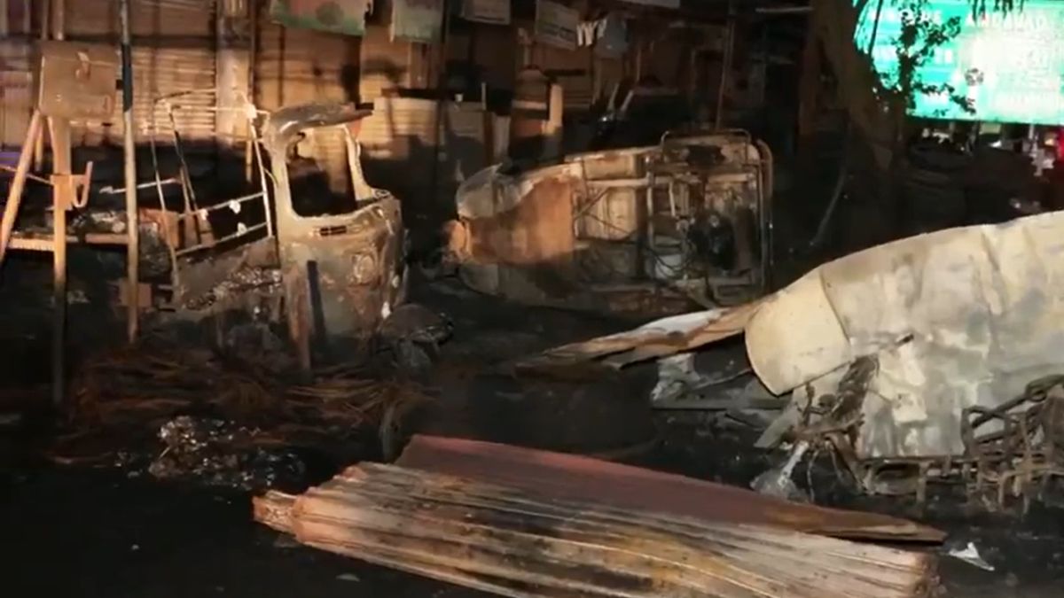 गुजरात: धंधुका में युवक की हत्या के बाद भारी तनाव, दो समुदायों के बीच झड़प, शहर में आगजनी और पुलिस का कड़ा पहरा