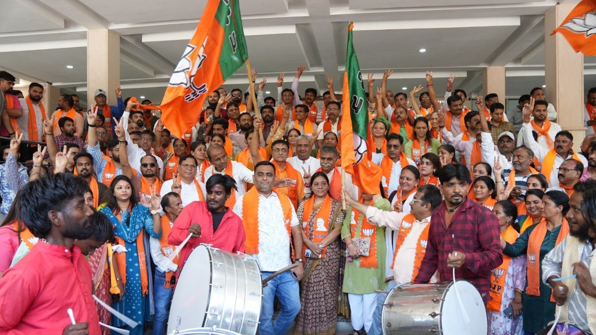 गुजरात निकाय चुनावों में BJP की आंधी में उड़ा विपक्ष, सभी 15 नगर निगमों पर हुआ पार्टी का कब्जा