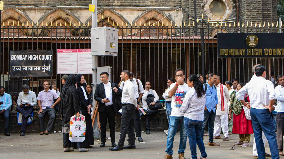 मालेगांव बम धमाके के सभी चारों आरोपी बरी, हाई कोर्ट ने दी बड़ी राहत, मस्जिद के पास धमाके में 37 लोगों की हुई थी मौत