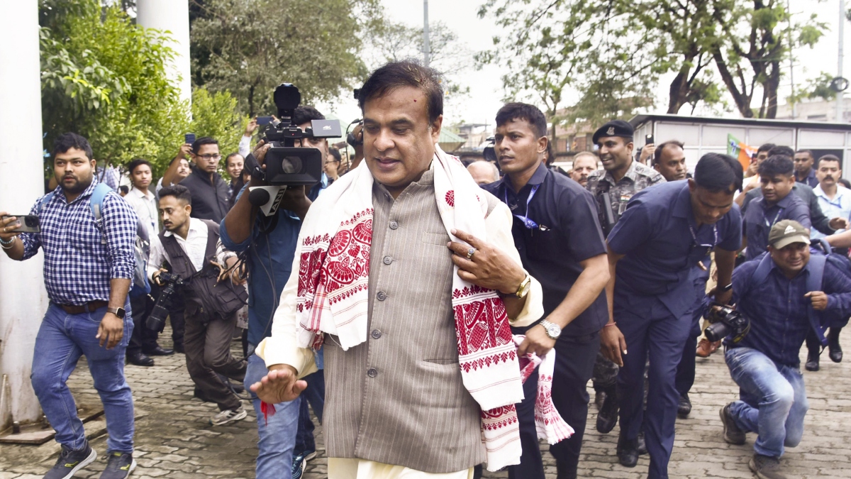 कांग्रेस के आरोपों पर हिमंत बिस्वा सरमा का पलटवार, कहा- 'पाकिस्तानी ग्रुप से गलत जानकारी उठाई', पत्नी ने FIR कराई