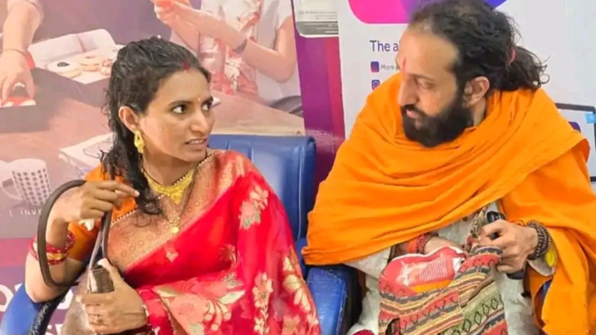 'IIT बाबा' यानी अभय सिंह शादी के बाद पत्नी के साथ पिता के चैंबर में पहुंचे, जानें कौन हैं उनकी हमसफर