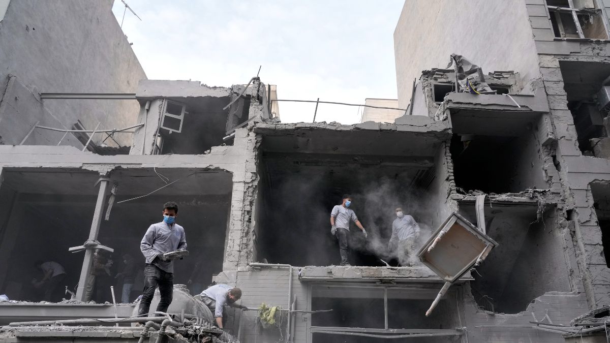 ईरान के खिलाफ इजरायल और अमेरिका के युद्ध में कितने लोगों की मौत हुई? सामने आ गया आंकड़ा, यहां जानें