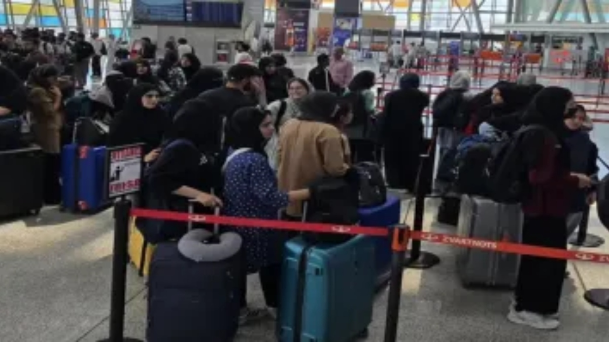 ईरान जाने वालों के लिए एडवाइजरी, भारत सरकार की नई चेतावनी- न हवाई जहाज से जाएं, न जमीन के रास्ते