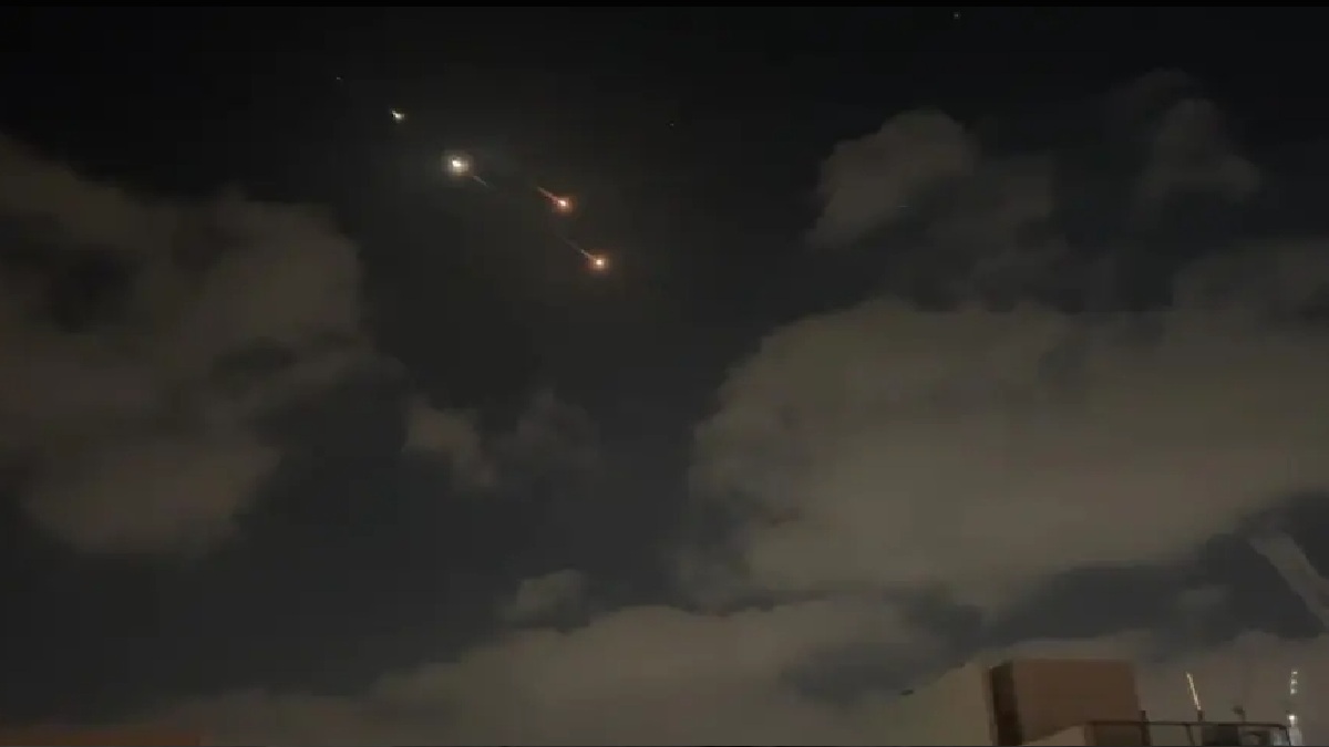 ईरान ने दे दिया ट्रंप को जवाब! इजरायल और खाड़ी देशों पर मिसाइल और ड्रोन से किए हमले