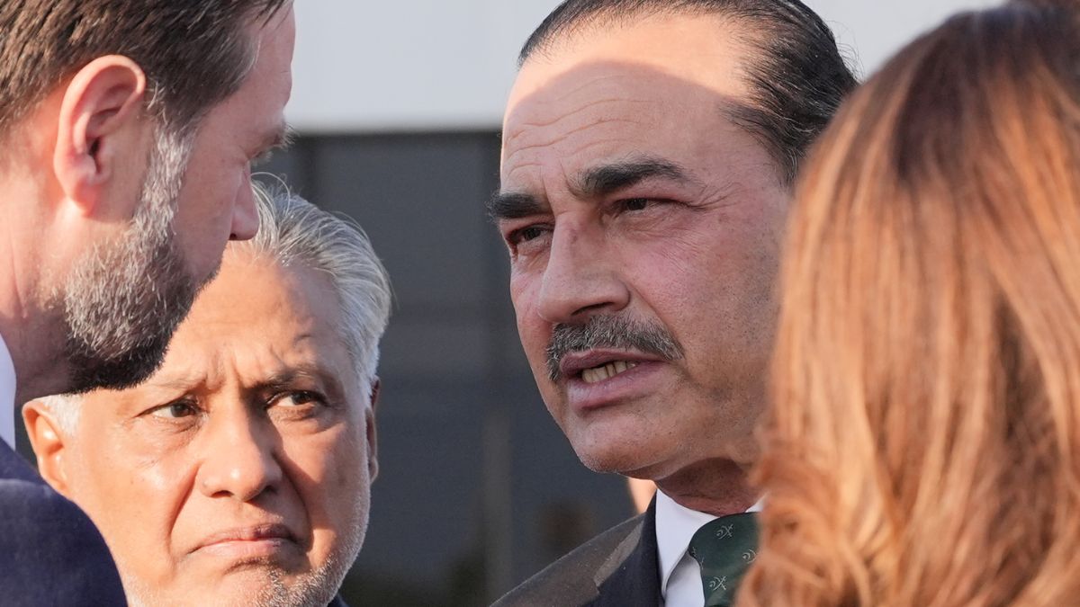 ईरान-अमेरिका शांति वार्ता फेल होने से पाकिस्तान की भारी बेइज्जती, नाराज होकर लौटे वेंस; ट्रंप को होर्मुज पर टेंशन