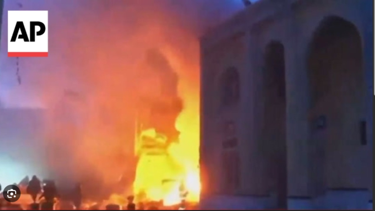 Iran-US-Israel War LIVE: ईरान का बड़ा आरोप, इजरायल ने शिया मस्जिद पर किया हमला-देखें वीडियो