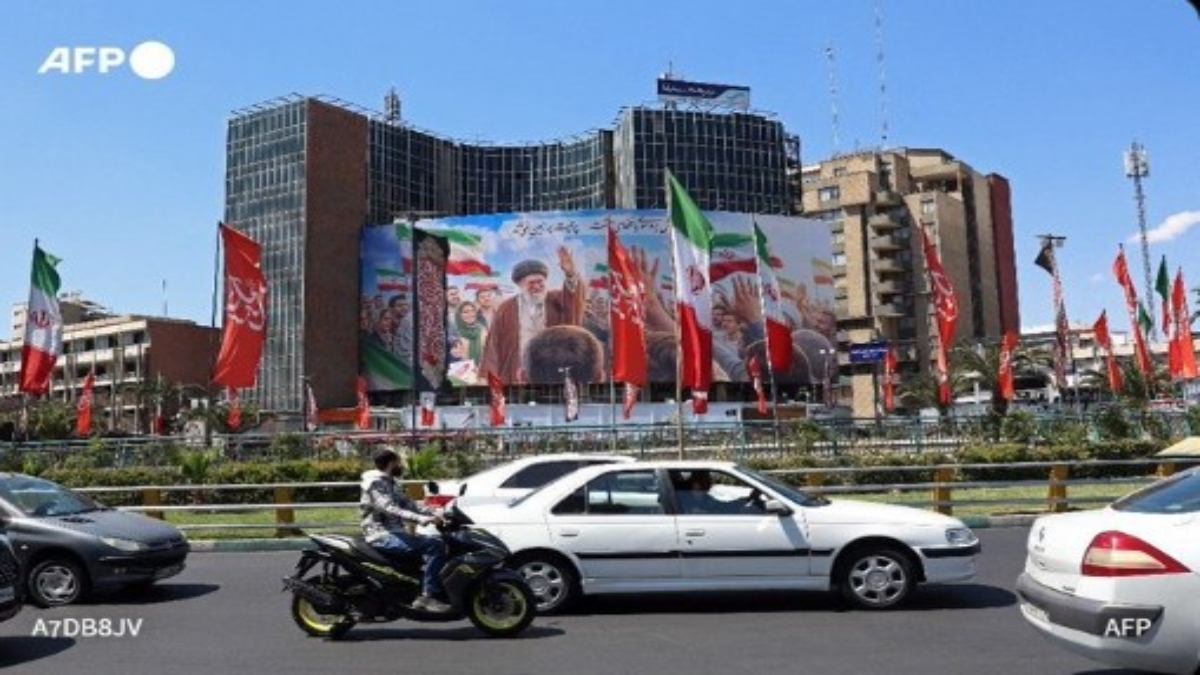 LIVE: पाकिस्तान पहुंचे ईरान और अमेरिकी प्रतिनिधिमंडल, तनातनी के बीच आज होगी शांति वार्ता