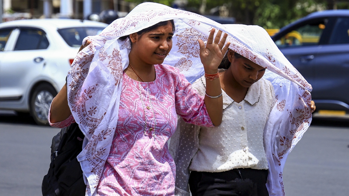 यूपी में आज से लू का अलर्ट, दिल्ली में 5 डिग्री तक बढ़ सकता है तापमान, बंगाल में भारी बारिश-ओलावृष्टि की चेतावनी