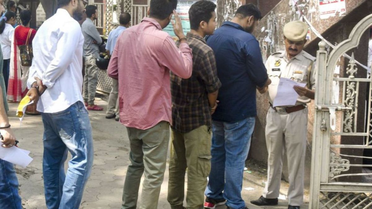 JEE Mains 2026 सेशन 2 की परीक्षा कल से, एग्जाम हॉल में कौन से आइटम्स ले जाना है बैन? पढ़ लें जरूरी गाइलाइंस