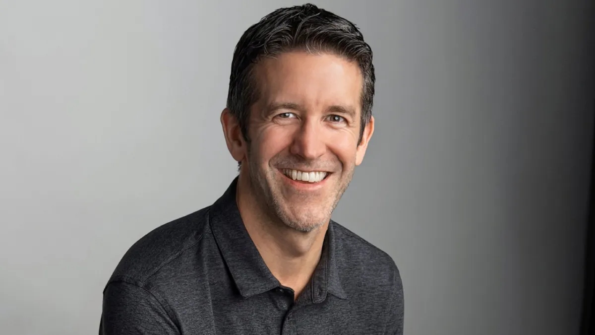 एप्पल के नए CEO बनने जा रहे जॉन टर्नस के बारे में खास बातें, 25 साल के शानदार सफर के बाद संभालेंगे कंपनी की बागडोर