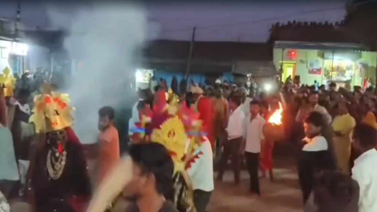 मौत का LIVE Video: मां काली के वेश में नाचते-नाचते बुझ गई जिंदगी, अचानक लड़खड़ाकर गिरा और थम गई सांसें