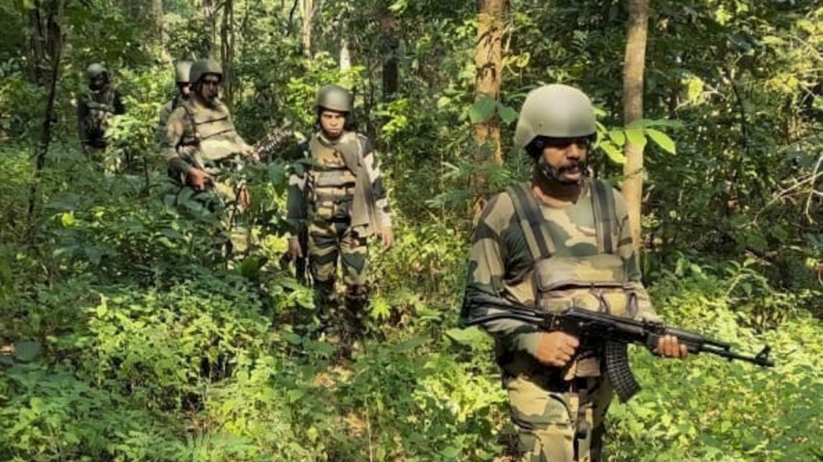 कांकेर एनकाउंटर में 5 लाख की इनामी नक्सली ढेर, पिस्तौल और गोला-बारूद बरामद