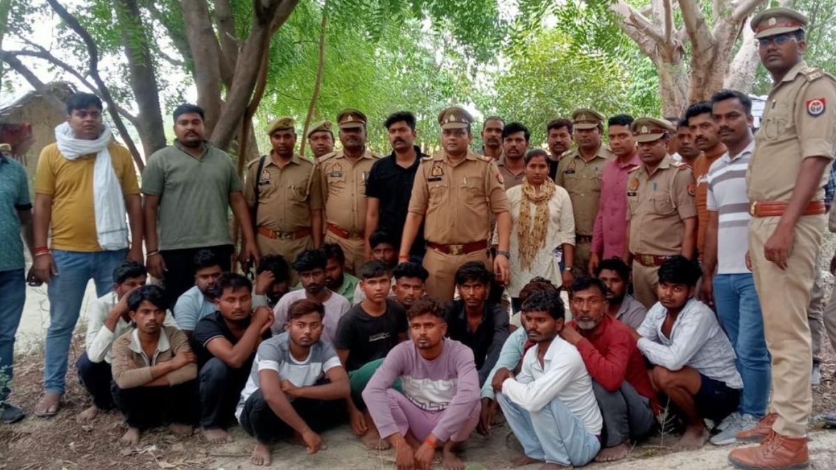 कानपुर में 'मिनी जामताड़ा'! पुलिस ने फिल्मी अंदाज में ड्रोन से रेकी कर गांव को घेरा, यूं गिरफ्तार किए 19 साइबर ठग