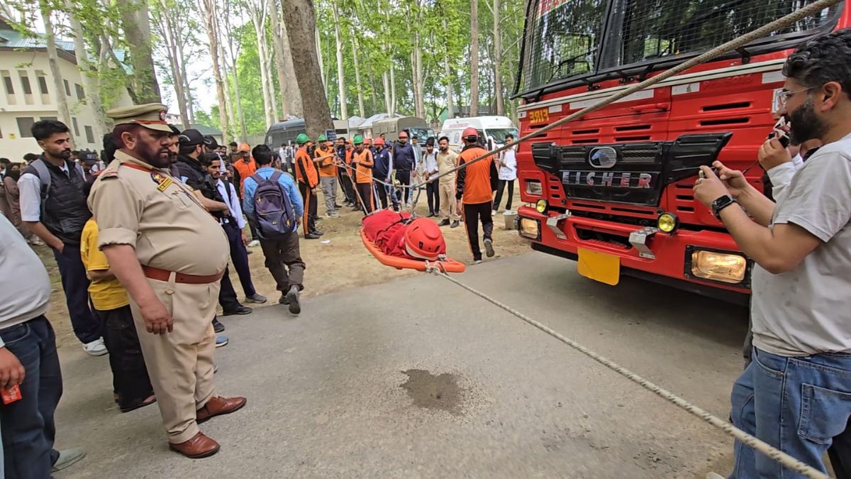 कश्मीर में हवाई हमले की मॉक ड्रिल, एक साल बाद फिर बजे सायरन, 10 मिनट का ब्लैकआउट