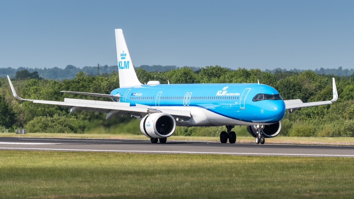 ₹49 लाख की बिजनेस क्लास टिकट, फिर भी फ्लाइट में चढ़ने नहीं दिया; क्यों परिवार के 8 लोगों को नहीं मिली बोर्डिंग?