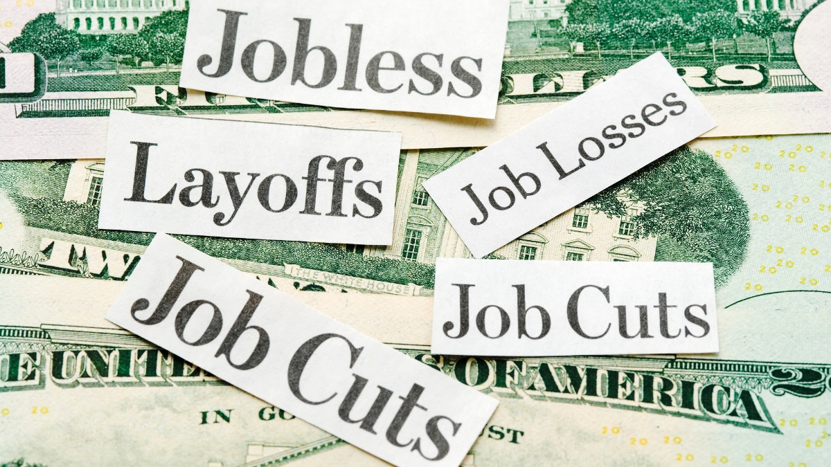 Layoffs: देश की 2 बड़ी आईटी कंपनियों ने Q4 में 10,433 कर्मचारियों को दिखाया बाहर का रास्ता, मार्केट में मची खलबली!