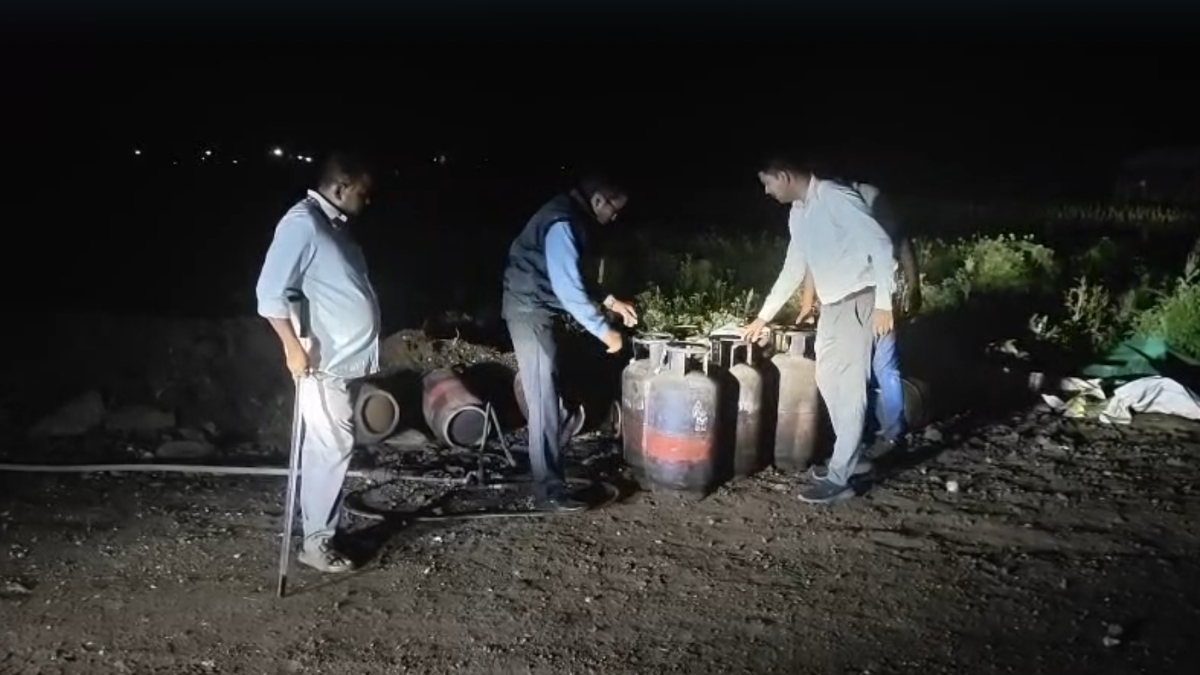 LPG गैस की चोरी करते हुए 2 व्यक्ति गिरफ्तार, 2 टैंकर और 26 सिलेंडर समेत 1.26 करोड़ का माल जब्त