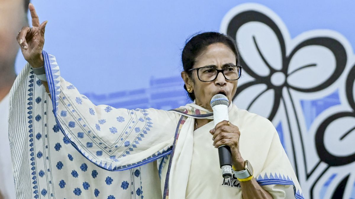 SIR से वोटर लिस्ट में कटे लोगों के नाम तो बौखलाई TMC, पार्टी डेलिगेशन बुधवार को करेगा चुनाव आयोग से मुलाकात