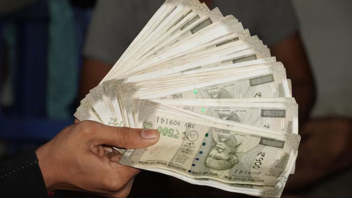 अपने ही खाते में जमा पैसे नहीं निकाल पाएंगे इस बैंक के ग्राहक, RBI ने रद्द किया लाइसेंस- जानें पूरा मामला