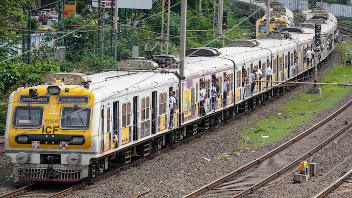 गलत सिग्नल की वजह से एक ही ट्रैक पर आईं दो ट्रेनें, मची अफरा-तफरी; घटना के बाद स्टेशन मास्टर सस्पेंड