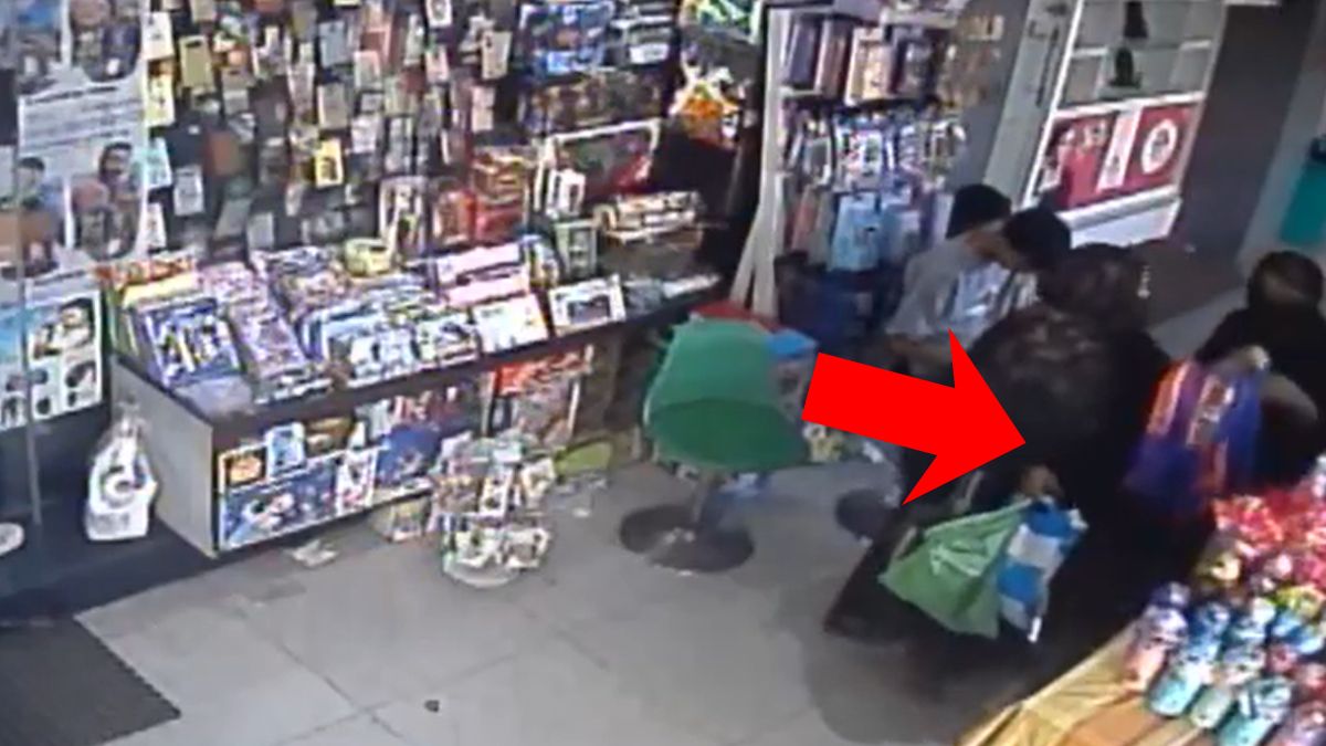 पकड़ी गई 'बुर्का गैंग' की करतूत, CCTV में कैद हुई दुकान से बैग चुराने की पूरी वारदात; देखें VIDEO