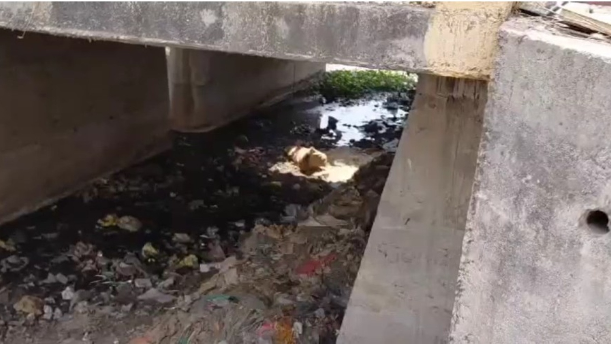 दो दिनों से लापता था होटल संचालक, अब बोरियों में भरकर नाले में फेंका हुआ मिला शव