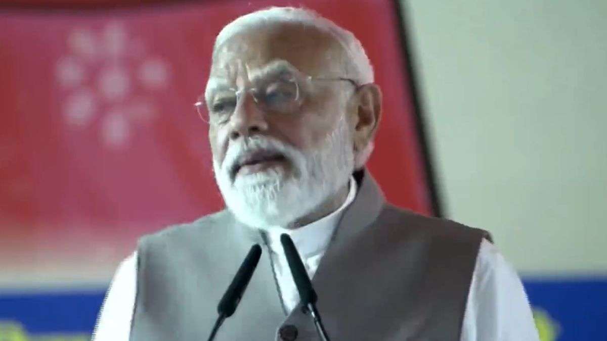 महिला सम्मेलन में कांग्रेस और सपा पर जमकर बरसे PM मोदी, कहा- 'मातृ शक्ति से आशीर्वाद लेने आया हूं'