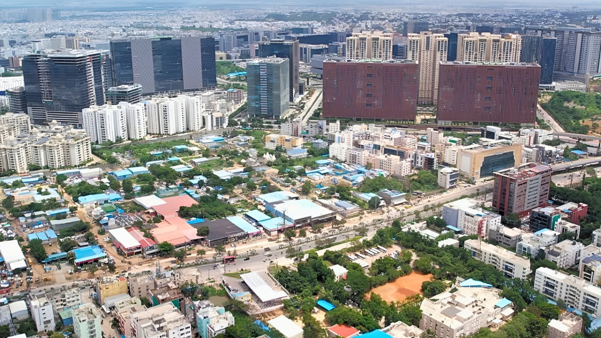 Noida का नया अवतार! IT पार्क, चिप मैन्युफैक्चरिंग और बड़े प्रोजेक्ट्स से बढ़ा इन्वेस्टमेंट; कैसे बदली शहर की तस्वीर