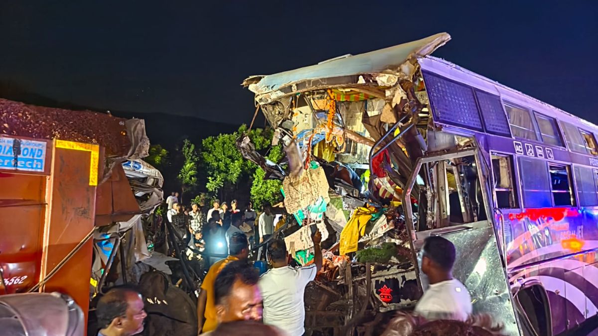बस और ट्रक में आमने-सामने की जोरदार टक्कर, 4 लोगों की मौत; 12 से ज्यादा घायल