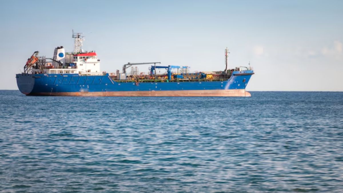 7 साल बाद भारत पहुंचा ईरान का कच्चा तेल, अमेरिकी प्रतिबंधों में छूट के बाद 40 लाख बैरल तेल लेकर आए दो जहाज