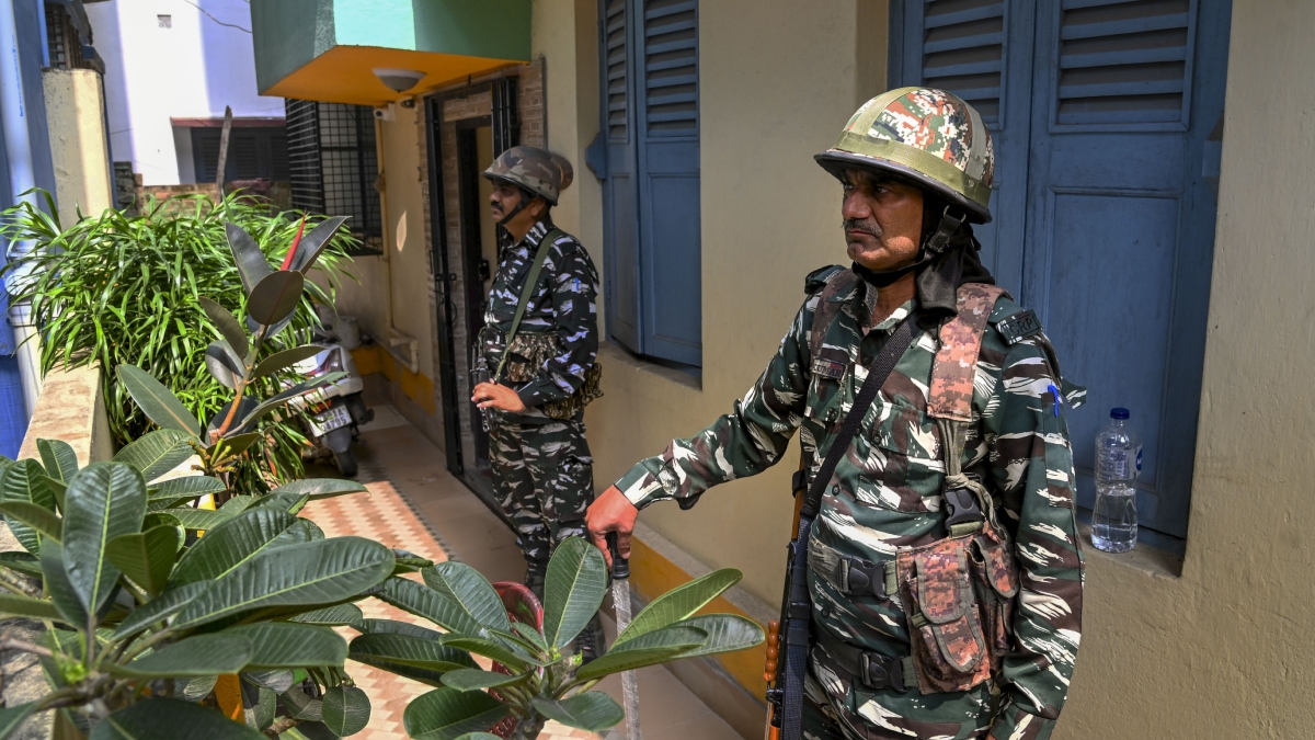 पीडीएस घोटाले पर ईडी का एक्शन, कोलकाता और बर्धमान में कई ठिकानों पर छापेमारी